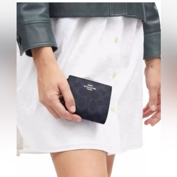 New Coach C3309 Snap Wallet Logo Denim / Midnight Navy - Picture 3 of 3